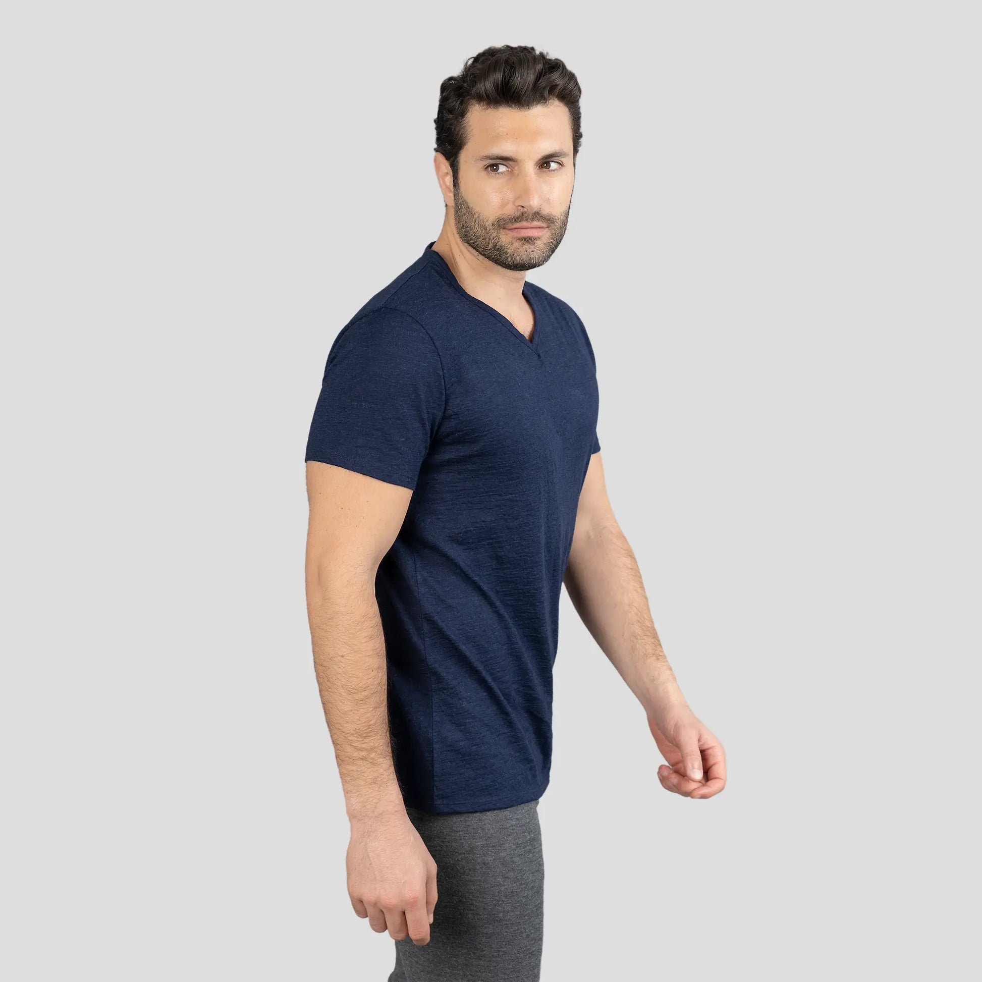Men's Alpaca Wool T-Shirt: 160 Ultralight V-Neck color Navy Blue